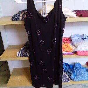 CASUAL CORNER SIMPLE BLACK DRESS WITH EMBROIDERED PINK FLOWERS
